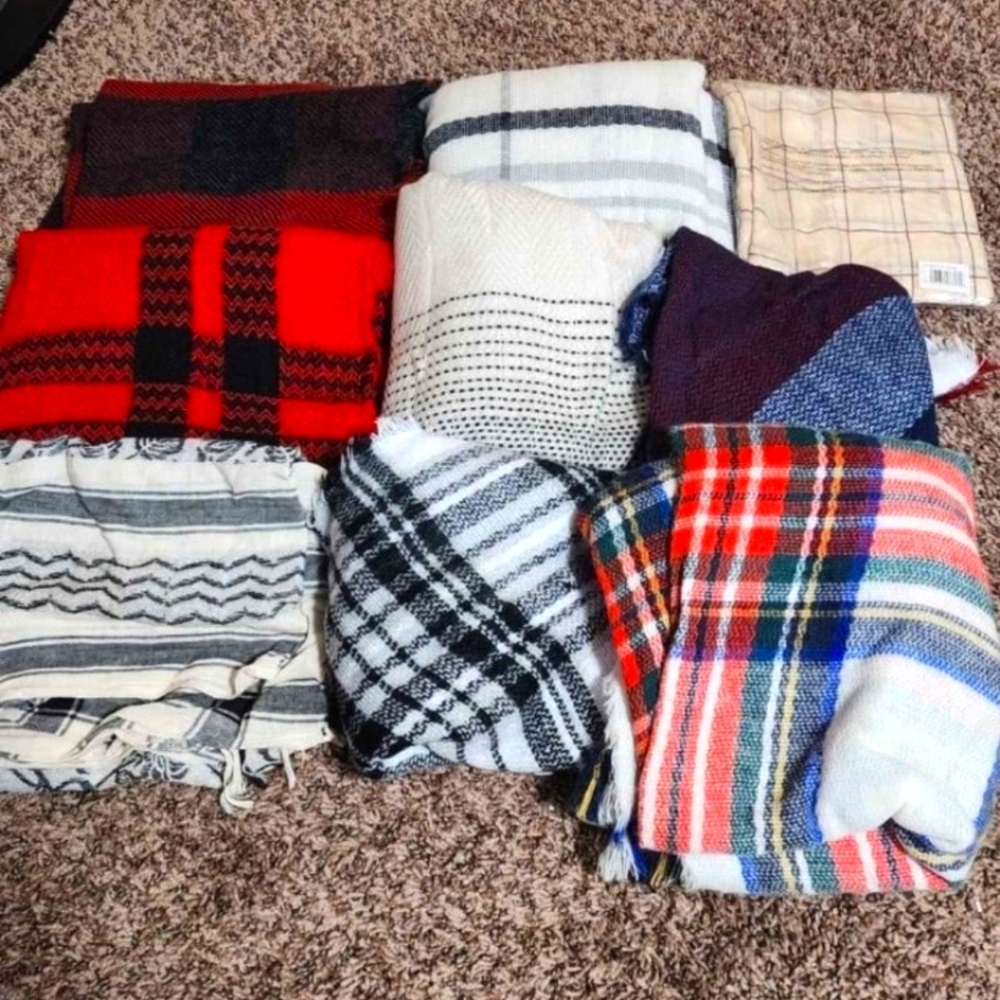Lot of 10 like new Blanket scarves